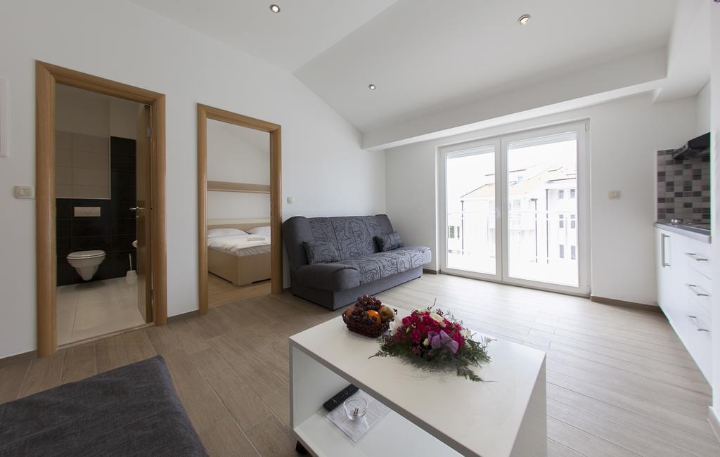 Apartments Villa Klara Baška Voda エクステリア 写真