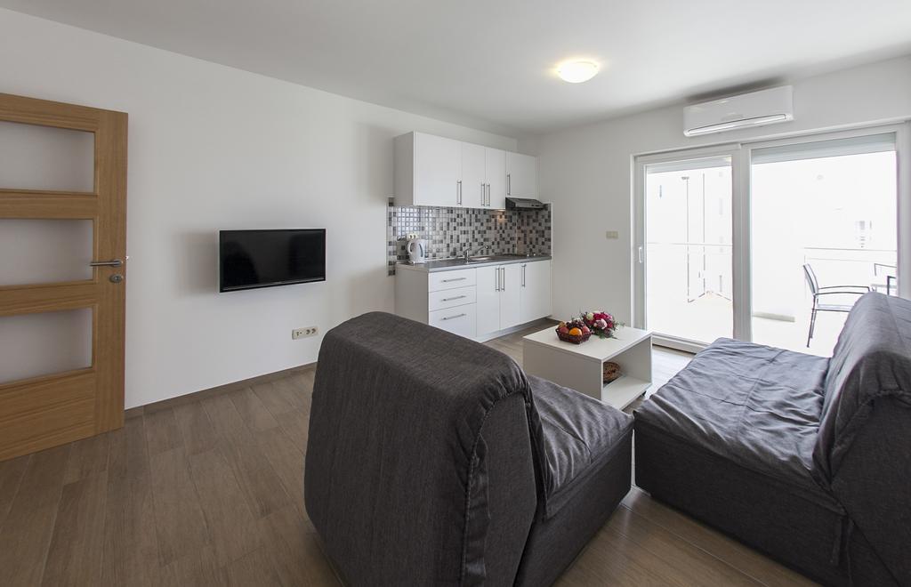 Apartments Villa Klara Baška Voda エクステリア 写真