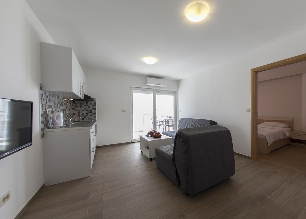 Apartments Villa Klara Baška Voda エクステリア 写真