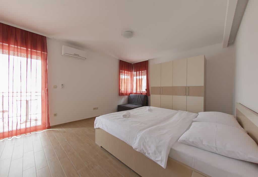 Apartments Villa Klara Baška Voda エクステリア 写真
