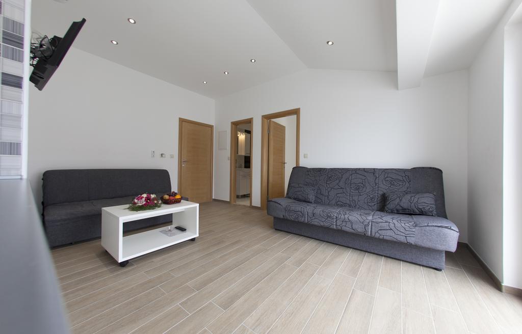 Apartments Villa Klara Baška Voda エクステリア 写真