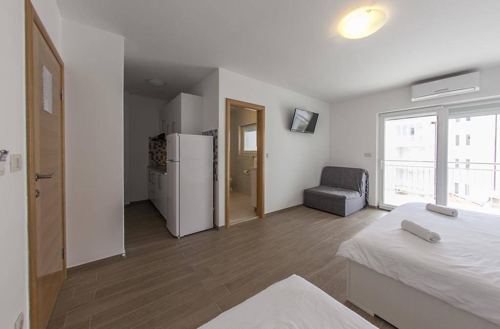 Apartments Villa Klara Baška Voda エクステリア 写真