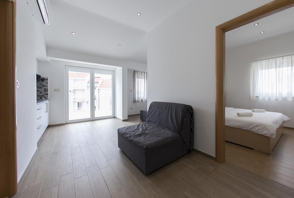 Apartments Villa Klara Baška Voda エクステリア 写真